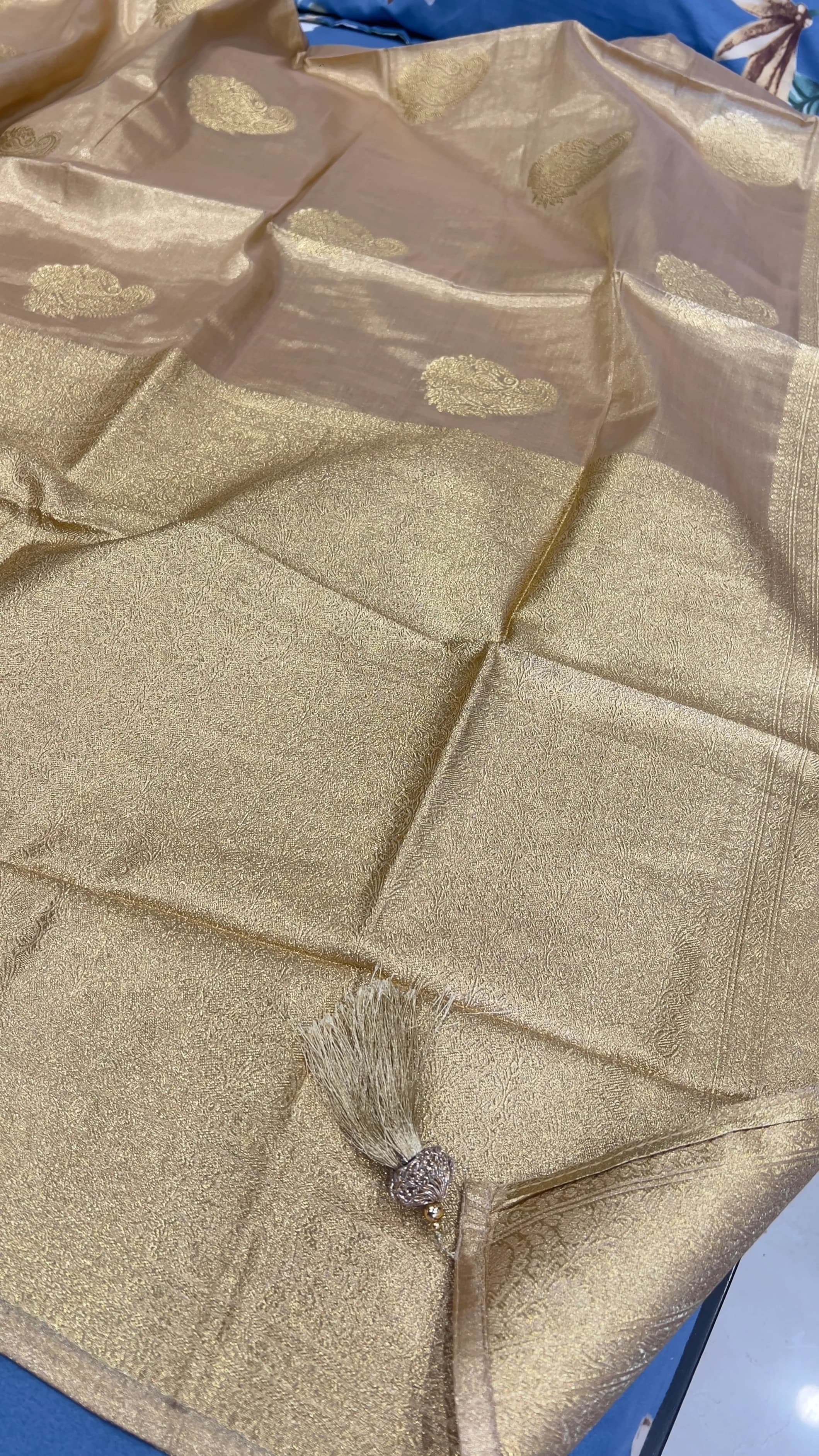 Krishna-Leela Baluchari, drape view